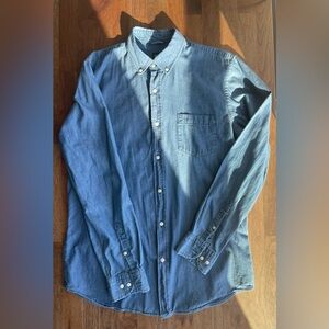 Men's Blue Lightweight Denim/Chambray Button-Down Shirt